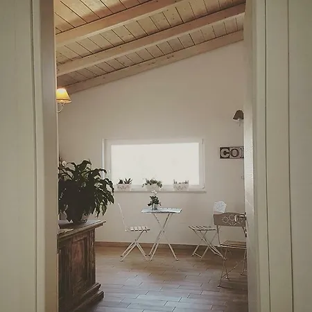 Like At Couette-café 3*